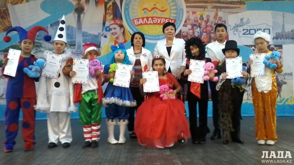 Воспитанники и педагоги СКШС №2