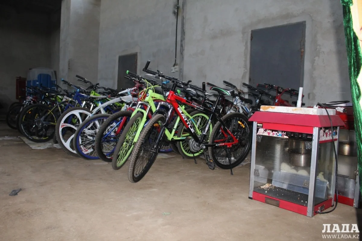 Велосипеды и другая техника, эвакуированная на штрафстоянку||news_pic_more|<!--TBegin--><a href="https://img.lada.kz/2016-06/1465539566_img_0872.jpg" onclick="return hs.expand(this)" ><img src="https://img.lada.kz/2016-06/thumbs/1465539566_img_0872.jpg" alt='Куралбек Камалов: Рейд по борьбе с незаконным предпринимательством на побережье Актау проводится ежедневно' title='Куралбек Камалов: Рейд по борьбе с незаконным предпринимательством на побережье Актау проводится ежедневно'  /></a><!--TEnd--><br /><!--TBegin--><a href="https://img.lada.kz/2016-06/1465539632_img_0875.jpg" onclick="return hs.expand(this)" ><img src="https://img.lada.kz/2016-06/thumbs/1465539632_img_0875.jpg" alt='Куралбек Камалов: Рейд по борьбе с незаконным предпринимательством на побережье Актау проводится ежедневно' title='Куралбек Камалов: Рейд по борьбе с незаконным предпринимательством на побережье Актау проводится ежедневно'  /></a><!--TEnd--><br /><!--TBegin--><a href="https://img.lada.kz/2016-06/1465539546_img_0876.jpg" onclick="return hs.expand(this)" ><img src="https://img.lada.kz/2016-06/thumbs/1465539546_img_0876.jpg" alt='Куралбек Камалов: Рейд по борьбе с незаконным предпринимательством на побережье Актау проводится ежедневно' title='Куралбек Камалов: Рейд по борьбе с незаконным предпринимательством на побережье Актау проводится ежедневно'  /></a><!--TEnd--><br /><!--TBegin--><a href="https://img.lada.kz/2016-06/1465539630_img_0877.jpg" onclick="return hs.expand(this)" ><img src="https://img.lada.kz/2016-06/thumbs/1465539630_img_0877.jpg" alt='Куралбек Камалов: Рейд по борьбе с незаконным предпринимательством на побережье Актау проводится ежедневно' title='Куралбек Камалов: Рейд по борьбе с незаконным предпринимательством на побережье Актау проводится ежедневно'  /></a><!--TEnd--><br /><!--TBegin--><a href="https://img.lada.kz/2016-06/1465539551_img_0907.jpg" onclick="return hs.expand(this)" ><img src="https://img.lada.kz/2016-06/thumbs/1465539551_img_0907.jpg" alt='Куралбек Камалов: Рейд по борьбе с незаконным предпринимательством на побережье Актау проводится ежедневно' title='Куралбек Камалов: Рейд по борьбе с незаконным предпринимательством на побережье Актау проводится ежедневно'  /></a><!--TEnd--><br /><!--TBegin--><a href="https://img.lada.kz/2016-06/1465539631_gobliny.jpeg" onclick="return hs.expand(this)" ><img src="https://img.lada.kz/2016-06/thumbs/1465539631_gobliny.jpeg" alt='Куралбек Камалов: Рейд по борьбе с незаконным предпринимательством на побережье Актау проводится ежедневно' title='Куралбек Камалов: Рейд по борьбе с незаконным предпринимательством на побережье Актау проводится ежедневно'  /></a><!--TEnd--><br /><!--TBegin--><a href="https://img.lada.kz/2016-06/1465539550_menty-2.jpeg" onclick="return hs.expand(this)" ><img src="https://img.lada.kz/2016-06/thumbs/1465539550_menty-2.jpeg" alt='Куралбек Камалов: Рейд по борьбе с незаконным предпринимательством на побережье Актау проводится ежедневно' title='Куралбек Камалов: Рейд по борьбе с незаконным предпринимательством на побережье Актау проводится ежедневно'  /></a><!--TEnd--><br /><!--TBegin--><a href="https://img.lada.kz/2016-06/1465539544_menty.jpeg" onclick="return hs.expand(this)" ><img src="https://img.lada.kz/2016-06/thumbs/1465539544_menty.jpeg" alt='Куралбек Камалов: Рейд по борьбе с незаконным предпринимательством на побережье Актау проводится ежедневно' title='Куралбек Камалов: Рейд по борьбе с незаконным предпринимательством на побережье Актау проводится ежедневно'  /></a><!--TEnd--><br /><!--TBegin--><a href="https://img.lada.kz/2016-06/1465539612_prokatchik.jpeg" onclick="return hs.expand(this)" ><img src="https://img.lada.kz/2016-06/thumbs/1465539612_prokatchik.jpeg" alt='Куралбек Камалов: Рейд по борьбе с незаконным предпринимательством на побережье Актау проводится ежедневно' title='Куралбек Камалов: Рейд по борьбе с незаконным предпринимательством на побережье Актау проводится ежедневно'  /></a><!--TEnd-->