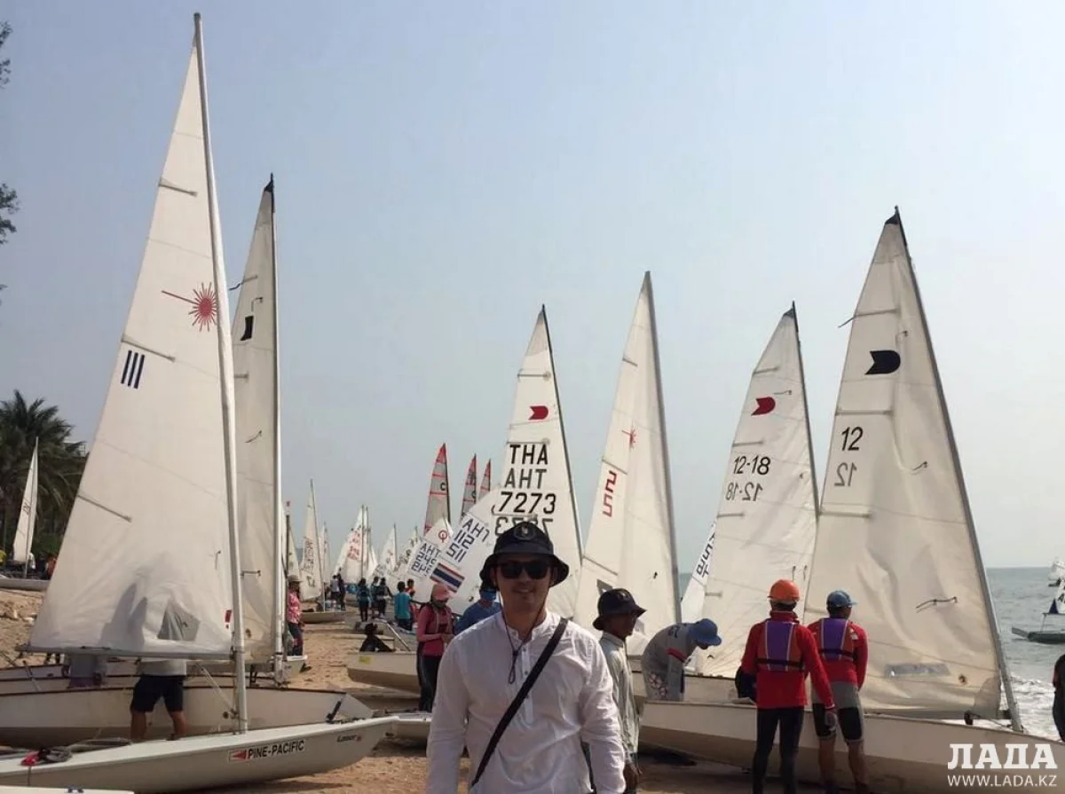 Канат Мангубаев ожидает заплыва своих воспитанников. Фото предоставлено участниками чемпионата||news_pic_more|<!--TBegin--><a href="https://img.lada.kz/2016-06/1465704873_img-20160609-wa0114.jpg" onclick="return hs.expand(this)" ><img src="https://img.lada.kz/2016-06/thumbs/1465704873_img-20160609-wa0114.jpg" alt='Мангистауские яхтсмены вернулись с шестью медалями с чемпионата Казахстана по парусному спорту' title='Мангистауские яхтсмены вернулись с шестью медалями с чемпионата Казахстана по парусному спорту'  /></a><!--TEnd--><br /><!--TBegin--><a href="https://img.lada.kz/2016-06/1465704860_img-20160609-wa0115.jpg" onclick="return hs.expand(this)" ><img src="https://img.lada.kz/2016-06/thumbs/1465704860_img-20160609-wa0115.jpg" alt='Мангистауские яхтсмены вернулись с шестью медалями с чемпионата Казахстана по парусному спорту' title='Мангистауские яхтсмены вернулись с шестью медалями с чемпионата Казахстана по парусному спорту'  /></a><!--TEnd--><br /><!--TBegin--><a href="https://img.lada.kz/2016-06/1465704852_img-20160609-wa0120.jpg" onclick="return hs.expand(this)" ><img src="https://img.lada.kz/2016-06/thumbs/1465704852_img-20160609-wa0120.jpg" alt='Мангистауские яхтсмены вернулись с шестью медалями с чемпионата Казахстана по парусному спорту' title='Мангистауские яхтсмены вернулись с шестью медалями с чемпионата Казахстана по парусному спорту'  /></a><!--TEnd--><br /><!--TBegin--><a href="https://img.lada.kz/2016-06/1465704903_img-20160609-wa0122.jpg" onclick="return hs.expand(this)" ><img src="https://img.lada.kz/2016-06/thumbs/1465704903_img-20160609-wa0122.jpg" alt='Мангистауские яхтсмены вернулись с шестью медалями с чемпионата Казахстана по парусному спорту' title='Мангистауские яхтсмены вернулись с шестью медалями с чемпионата Казахстана по парусному спорту'  /></a><!--TEnd--><br /><!--TBegin--><a href="https://img.lada.kz/2016-06/1465704816_img-20160609-wa0123.jpg" onclick="return hs.expand(this)" ><img src="https://img.lada.kz/2016-06/thumbs/1465704816_img-20160609-wa0123.jpg" alt='Мангистауские яхтсмены вернулись с шестью медалями с чемпионата Казахстана по парусному спорту' title='Мангистауские яхтсмены вернулись с шестью медалями с чемпионата Казахстана по парусному спорту'  /></a><!--TEnd-->