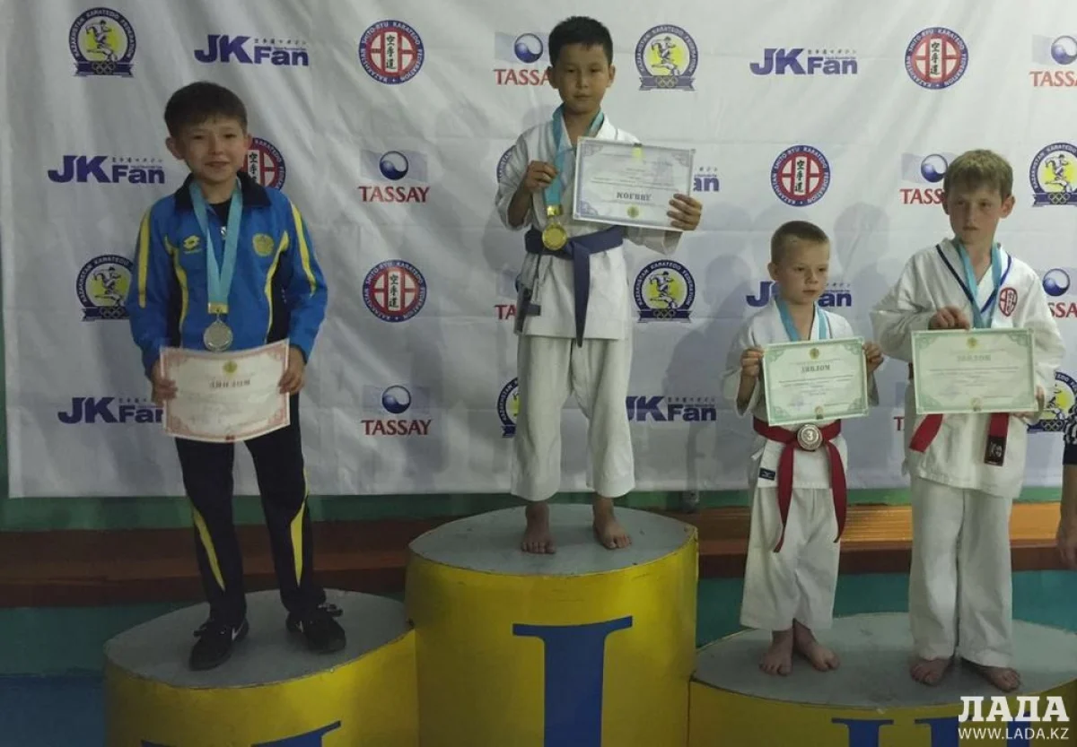 На первом месте Абылхаир Даулбай. Фото предоставлено Русланом Саидовым||news_pic_more|<!--TBegin--><a href="https://img.lada.kz/2016-06/1465891529_img-20160610-wa0179.jpg" onclick="return hs.expand(this)" ><img src="https://img.lada.kz/2016-06/thumbs/1465891529_img-20160610-wa0179.jpg" alt='Спортсмены из Актау завоевали восемь медалей на чемпионате Казахстана по шито-рю карате-до' title='Спортсмены из Актау завоевали восемь медалей на чемпионате Казахстана по шито-рю карате-до'  /></a><!--TEnd--><br /><!--TBegin--><a href="https://img.lada.kz/2016-06/1465891631_img-20160610-wa0178.jpg" onclick="return hs.expand(this)" ><img src="https://img.lada.kz/2016-06/thumbs/1465891631_img-20160610-wa0178.jpg" alt='Спортсмены из Актау завоевали восемь медалей на чемпионате Казахстана по шито-рю карате-до' title='Спортсмены из Актау завоевали восемь медалей на чемпионате Казахстана по шито-рю карате-до'  /></a><!--TEnd--><br /><!--TBegin--><a href="https://img.lada.kz/2016-06/1465891736_img-20160610-wa0180.jpg" onclick="return hs.expand(this)" ><img src="https://img.lada.kz/2016-06/thumbs/1465891736_img-20160610-wa0180.jpg" alt='Спортсмены из Актау завоевали восемь медалей на чемпионате Казахстана по шито-рю карате-до' title='Спортсмены из Актау завоевали восемь медалей на чемпионате Казахстана по шито-рю карате-до'  /></a><!--TEnd--><br /><!--TBegin--><a href="https://img.lada.kz/2016-06/1465891831_img-20160614-wa0016.jpg" onclick="return hs.expand(this)" ><img src="https://img.lada.kz/2016-06/thumbs/1465891831_img-20160614-wa0016.jpg" alt='Спортсмены из Актау завоевали восемь медалей на чемпионате Казахстана по шито-рю карате-до' title='Спортсмены из Актау завоевали восемь медалей на чемпионате Казахстана по шито-рю карате-до'  /></a><!--TEnd-->