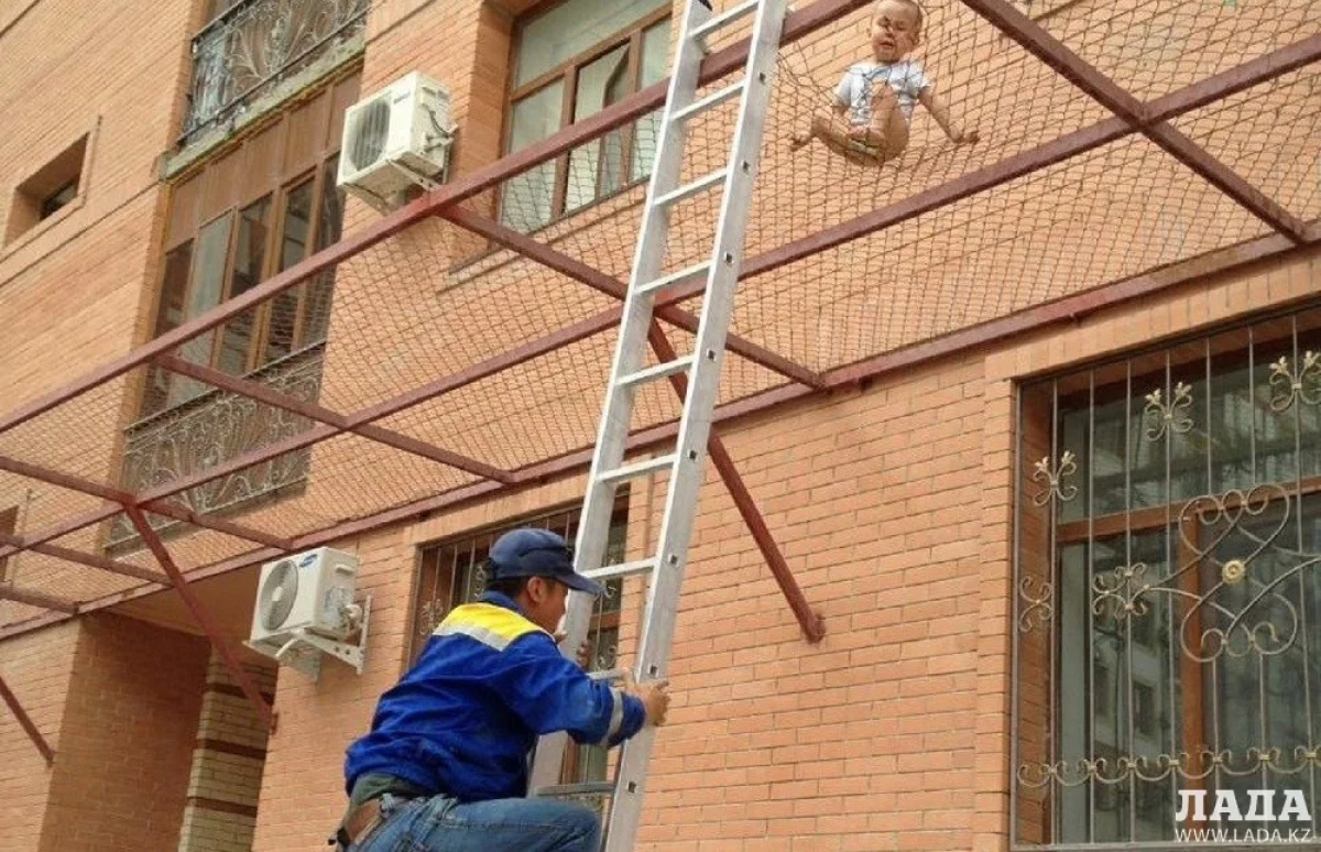 Сотрудник Жэка сегодня поработал и спасателем