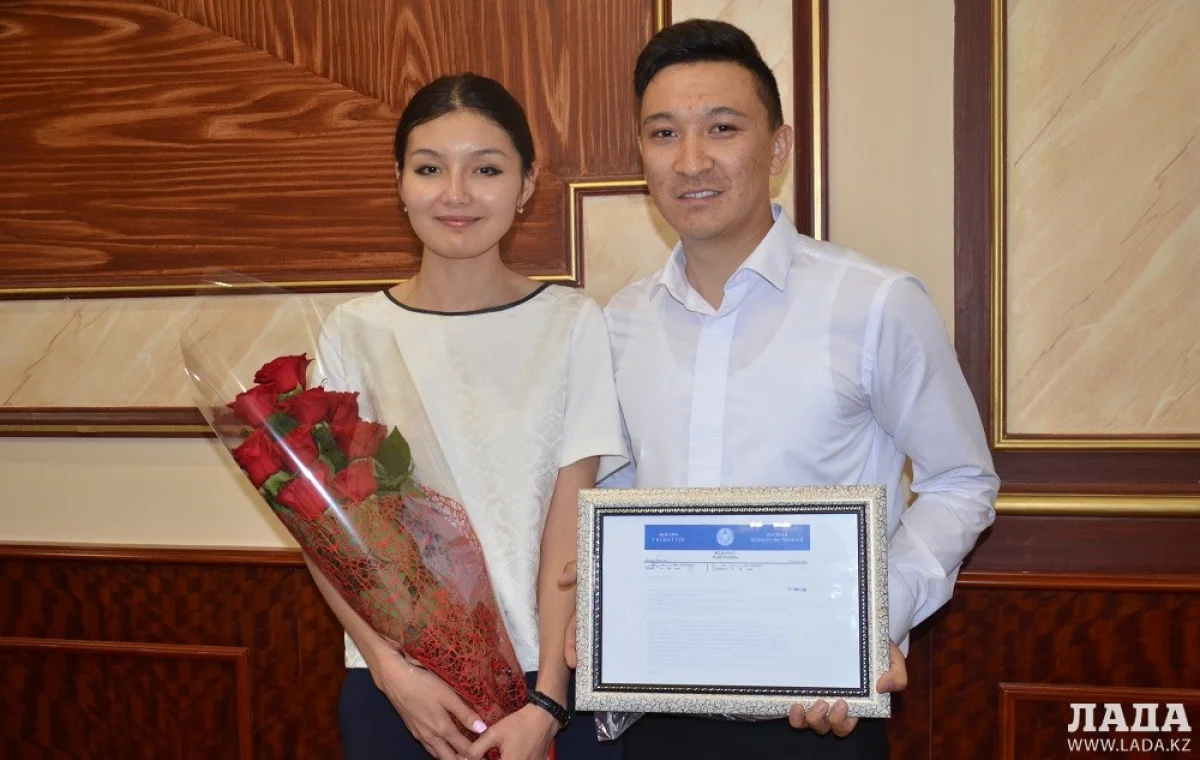 Молодожены из Актау, пригласившие на свадьбу президента РК