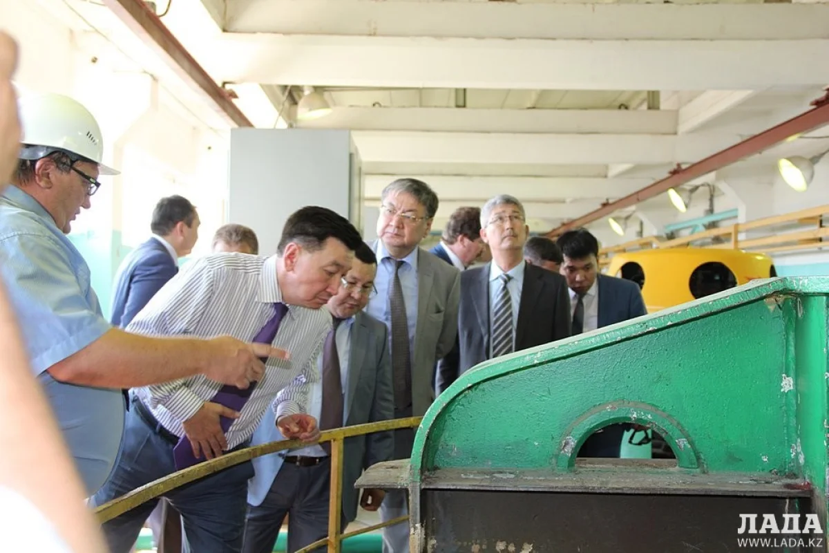 Алик Айдарбаев осмотрел диспетчерский пункт энергосистемы, опреснительные установки. Фото автора