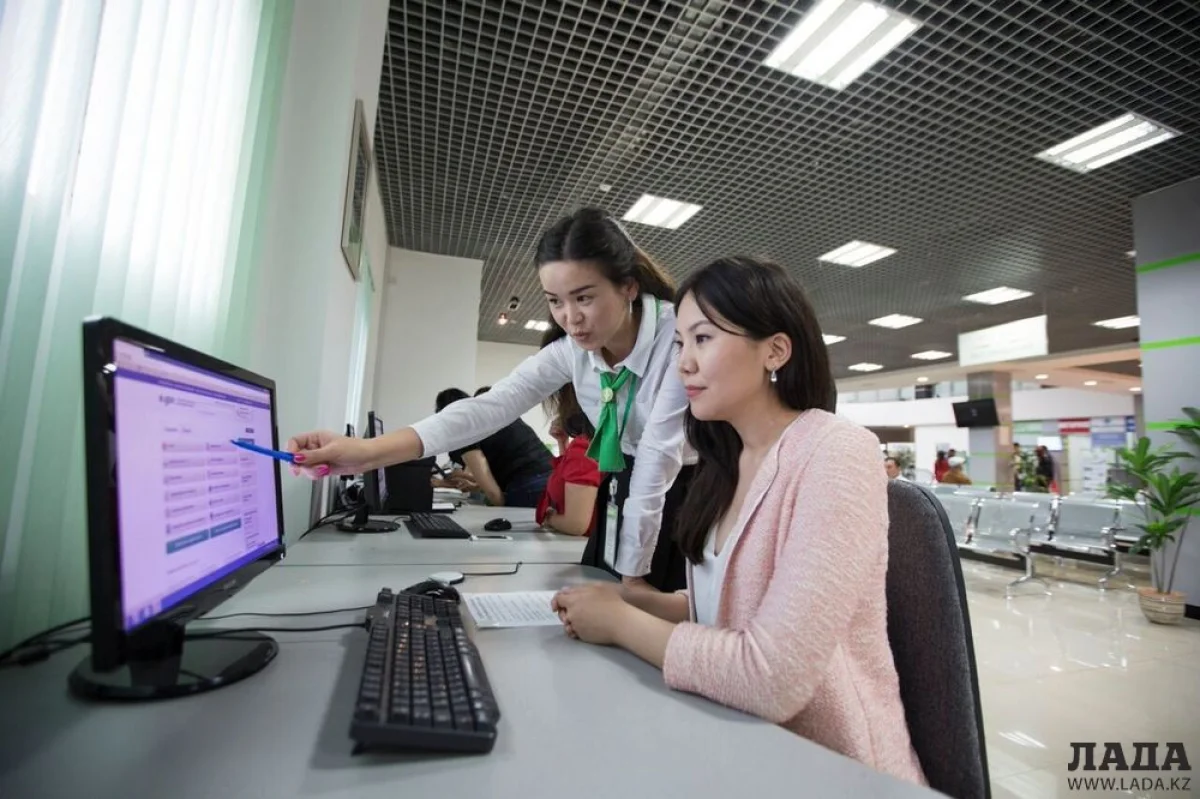 Сотрудники государственной корпорации «Правительство для граждан». Фото из архива ведомства