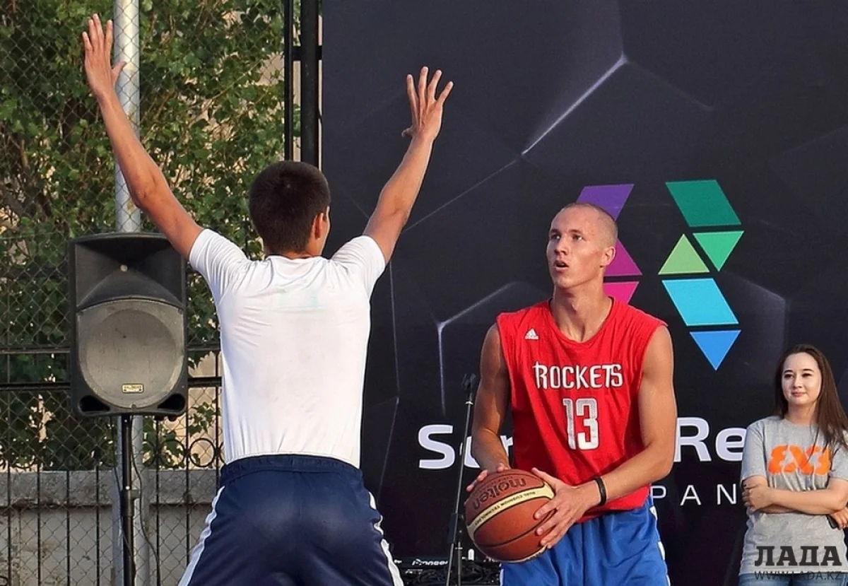 Владимир Курочкин в финальной схватке. Фото Вадима Крючкова||news_pic_more|<!--TBegin--><a href="https://img.lada.kz/2016-07/1468760785_0ce8b861-3590-4c37-a10b-43cffc7b8eaa.jpg" onclick="return hs.expand(this)" ><img src="https://img.lada.kz/2016-07/thumbs/1468760785_0ce8b861-3590-4c37-a10b-43cffc7b8eaa.jpg" alt='В Актау победителем «Street battle 1x1» стал Владимир Курочкин' title='В Актау победителем «Street battle 1x1» стал Владимир Курочкин'  /></a><!--TEnd--><br /><!--TBegin--><a href="https://img.lada.kz/2016-07/1468760812_53ba718d-0be1-493a-a5c9-870e75a1fff7.jpg" onclick="return hs.expand(this)" ><img src="https://img.lada.kz/2016-07/thumbs/1468760812_53ba718d-0be1-493a-a5c9-870e75a1fff7.jpg" alt='В Актау победителем «Street battle 1x1» стал Владимир Курочкин' title='В Актау победителем «Street battle 1x1» стал Владимир Курочкин'  /></a><!--TEnd--><br /><!--TBegin--><a href="https://img.lada.kz/2016-07/1468760820_405df2de-00bc-45a1-b691-998d64123bae.jpg" onclick="return hs.expand(this)" ><img src="https://img.lada.kz/2016-07/thumbs/1468760820_405df2de-00bc-45a1-b691-998d64123bae.jpg" alt='В Актау победителем «Street battle 1x1» стал Владимир Курочкин' title='В Актау победителем «Street battle 1x1» стал Владимир Курочкин'  /></a><!--TEnd--><br /><!--TBegin--><a href="https://img.lada.kz/2016-07/1468760807_427b5988-597c-40b5-91f9-33924a9940d8.jpg" onclick="return hs.expand(this)" ><img src="https://img.lada.kz/2016-07/thumbs/1468760807_427b5988-597c-40b5-91f9-33924a9940d8.jpg" alt='В Актау победителем «Street battle 1x1» стал Владимир Курочкин' title='В Актау победителем «Street battle 1x1» стал Владимир Курочкин'  /></a><!--TEnd--><br /><!--TBegin--><a href="https://img.lada.kz/2016-07/1468760834_e74d3f14-9265-442b-b0d3-cedff66b5d2f.jpg" onclick="return hs.expand(this)" ><img src="https://img.lada.kz/2016-07/thumbs/1468760834_e74d3f14-9265-442b-b0d3-cedff66b5d2f.jpg" alt='В Актау победителем «Street battle 1x1» стал Владимир Курочкин' title='В Актау победителем «Street battle 1x1» стал Владимир Курочкин'  /></a><!--TEnd--><br /><!--TBegin--><a href="https://img.lada.kz/2016-07/1468760830_eb6a3701-0c73-4041-a248-b91ef5716209.jpg" onclick="return hs.expand(this)" ><img src="https://img.lada.kz/2016-07/thumbs/1468760830_eb6a3701-0c73-4041-a248-b91ef5716209.jpg" alt='В Актау победителем «Street battle 1x1» стал Владимир Курочкин' title='В Актау победителем «Street battle 1x1» стал Владимир Курочкин'  /></a><!--TEnd--><br /><!--TBegin--><a href="https://img.lada.kz/2016-07/1468760867_f72aed9e-ce27-4fb7-91cb-dfac2bcf5cd6.jpg" onclick="return hs.expand(this)" ><img src="https://img.lada.kz/2016-07/thumbs/1468760867_f72aed9e-ce27-4fb7-91cb-dfac2bcf5cd6.jpg" alt='В Актау победителем «Street battle 1x1» стал Владимир Курочкин' title='В Актау победителем «Street battle 1x1» стал Владимир Курочкин'  /></a><!--TEnd-->