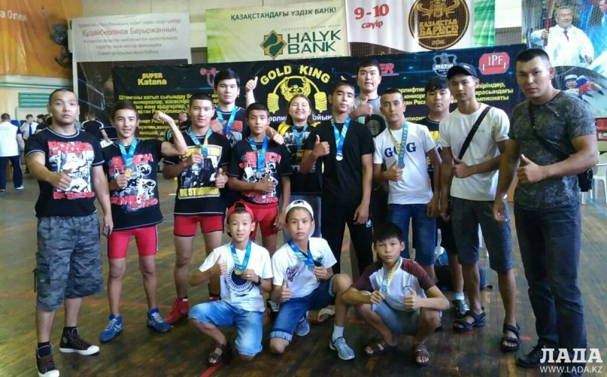 Победители чемпионата РК по пауэрлифтингу. Фото предоставлено участниками соревнований||news_pic_more|<!--TBegin--><a href="https://img.lada.kz/2016-07/1469089344_01.jpg" onclick="return hs.expand(this)" ><img align="left" src="https://img.lada.kz/2016-07/thumbs/1469089344_01.jpg" alt='Спортсмены из Мангистау привезли шесть золотых медалей с чемпионата Казахстана по пауэрлифтингу' title='Спортсмены из Мангистау привезли шесть золотых медалей с чемпионата Казахстана по пауэрлифтингу'  /></a><!--TEnd--><br /><!--TBegin--><a href="https://img.lada.kz/2016-07/1469089333_02.jpg" onclick="return hs.expand(this)" ><img align="left" src="https://img.lada.kz/2016-07/thumbs/1469089333_02.jpg" alt='Спортсмены из Мангистау привезли шесть золотых медалей с чемпионата Казахстана по пауэрлифтингу' title='Спортсмены из Мангистау привезли шесть золотых медалей с чемпионата Казахстана по пауэрлифтингу'  /></a><!--TEnd--><br /><!--TBegin--><a href="https://img.lada.kz/2016-07/1469089295_02222.jpg" onclick="return hs.expand(this)" ><img align="left" src="https://img.lada.kz/2016-07/thumbs/1469089295_02222.jpg" alt='Спортсмены из Мангистау привезли шесть золотых медалей с чемпионата Казахстана по пауэрлифтингу' title='Спортсмены из Мангистау привезли шесть золотых медалей с чемпионата Казахстана по пауэрлифтингу'  /></a><!--TEnd--><br /><!--TBegin--><a href="https://img.lada.kz/2016-07/1469089375_06666.jpg" onclick="return hs.expand(this)" ><img align="left" src="https://img.lada.kz/2016-07/thumbs/1469089375_06666.jpg" alt='Спортсмены из Мангистау привезли шесть золотых медалей с чемпионата Казахстана по пауэрлифтингу' title='Спортсмены из Мангистау привезли шесть золотых медалей с чемпионата Казахстана по пауэрлифтингу'  /></a><!--TEnd--><br /><!--TBegin--><a href="https://img.lada.kz/2016-07/1469089303_088888.jpg" onclick="return hs.expand(this)" ><img align="left" src="https://img.lada.kz/2016-07/thumbs/1469089303_088888.jpg" alt='Спортсмены из Мангистау привезли шесть золотых медалей с чемпионата Казахстана по пауэрлифтингу' title='Спортсмены из Мангистау привезли шесть золотых медалей с чемпионата Казахстана по пауэрлифтингу'  /></a><!--TEnd-->