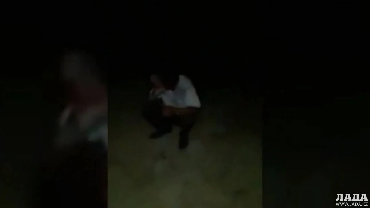 Выживший после ДТП. Кадр видео||news_pic_more|<!--TBegin--><a href="https://img.lada.kz/2016-08/1470566411_image.jpeg" onclick="return hs.expand(this)" ><img align="left" src="https://img.lada.kz/2016-08/thumbs/1470566411_image.jpeg" alt='В ночном ДТП в Мангистау погибли три человека' title='В ночном ДТП в Мангистау погибли три человека'  /></a><!--TEnd--><br /><!--TBegin--><a href="https://img.lada.kz/2016-08/1470566439_image.jpeg" onclick="return hs.expand(this)" ><img align="left" src="https://img.lada.kz/2016-08/thumbs/1470566439_image.jpeg" alt='В ночном ДТП в Мангистау погибли три человека' title='В ночном ДТП в Мангистау погибли три человека'  /></a><!--TEnd--><br />