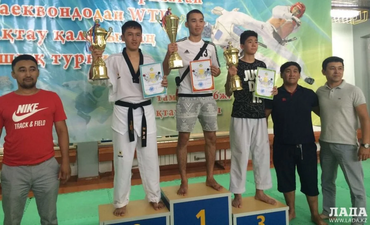 Кубки и почетные грамоты соревнований получают капитаны команд. Фото предоставлено участниками соревнований||news_pic_more|<!--TBegin--><a href="https://img.lada.kz/2016-08/1470654798_6d6ab9d2-cff4-4e35-820f-61a90fb467a4.jpg" onclick="return hs.expand(this)" ><img align="left" src="https://img.lada.kz/2016-08/thumbs/1470654798_6d6ab9d2-cff4-4e35-820f-61a90fb467a4.jpg" alt='Команда Актау заняла первое место на открытом турнире по таэквондо' title='Команда Актау заняла первое место на открытом турнире по таэквондо'  /></a><!--TEnd--><br /><!--TBegin--><a href="https://img.lada.kz/2016-08/1470654734_6d46b1e9-41c2-4809-8a3b-497b4303b480.jpg" onclick="return hs.expand(this)" ><img align="left" src="https://img.lada.kz/2016-08/thumbs/1470654734_6d46b1e9-41c2-4809-8a3b-497b4303b480.jpg" alt='Команда Актау заняла первое место на открытом турнире по таэквондо' title='Команда Актау заняла первое место на открытом турнире по таэквондо'  /></a><!--TEnd--><br /><!--TBegin--><a href="https://img.lada.kz/2016-08/1470654725_025af619-bbff-48ea-94f2-2ead89dd0451.jpg" onclick="return hs.expand(this)" ><img align="left" src="https://img.lada.kz/2016-08/thumbs/1470654725_025af619-bbff-48ea-94f2-2ead89dd0451.jpg" alt='Команда Актау заняла первое место на открытом турнире по таэквондо' title='Команда Актау заняла первое место на открытом турнире по таэквондо'  /></a><!--TEnd--><br /><!--TBegin--><a href="https://img.lada.kz/2016-08/1470654790_ba691984-6460-472b-9cd9-214c4fc1a9c9.jpg" onclick="return hs.expand(this)" ><img align="left" src="https://img.lada.kz/2016-08/thumbs/1470654790_ba691984-6460-472b-9cd9-214c4fc1a9c9.jpg" alt='Команда Актау заняла первое место на открытом турнире по таэквондо' title='Команда Актау заняла первое место на открытом турнире по таэквондо'  /></a><!--TEnd--><br /><!--TBegin--><a href="https://img.lada.kz/2016-08/1470654776_df23df8d-3dd4-4783-aa8a-f18a1612e2c3.jpg" onclick="return hs.expand(this)" ><img align="left" src="https://img.lada.kz/2016-08/thumbs/1470654776_df23df8d-3dd4-4783-aa8a-f18a1612e2c3.jpg" alt='Команда Актау заняла первое место на открытом турнире по таэквондо' title='Команда Актау заняла первое место на открытом турнире по таэквондо'  /></a><!--TEnd--><br /><!--TBegin--><a href="https://img.lada.kz/2016-08/1470654804_zhanaozen.jpg" onclick="return hs.expand(this)" ><img align="left" src="https://img.lada.kz/2016-08/thumbs/1470654804_zhanaozen.jpg" alt='Команда Актау заняла первое место на открытом турнире по таэквондо' title='Команда Актау заняла первое место на открытом турнире по таэквондо'  /></a><!--TEnd-->