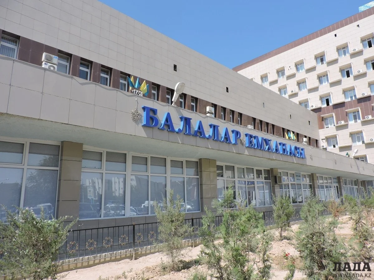 Здание Актауской городской поликлиники №1. Фото автора