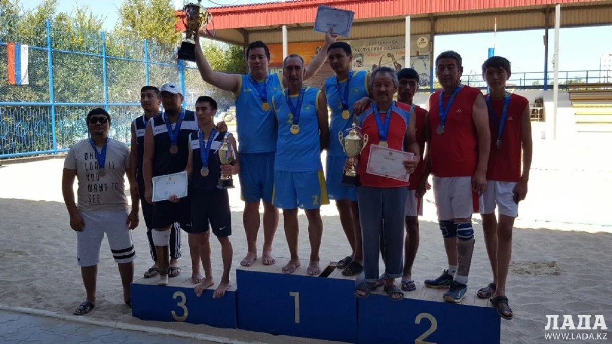 Пьедестал почета возглавили актаусцы. Фото предоставлено Нуралы Кулушовым