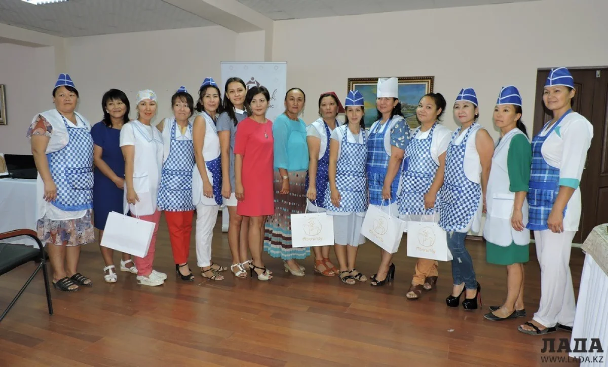 Участницы проекта с организаторами||news_pic_more|<!--TBegin--><a href="https://img.lada.kz/2016-08/1471534105_4-dscn8909.jpg" onclick="return hs.expand(this)" ><img align="left" src="https://img.lada.kz/2016-08/thumbs/1471534105_4-dscn8909.jpg" alt='В Актау 12 безработных женщин получили сертификаты повара-кондитера' title='В Актау 12 безработных женщин получили сертификаты повара-кондитера'  /></a><!--TEnd--><br /><!--TBegin--><a href="https://img.lada.kz/2016-08/1471534014_1-dscn8877.jpg" onclick="return hs.expand(this)" ><img align="left" src="https://img.lada.kz/2016-08/thumbs/1471534014_1-dscn8877.jpg" alt='В Актау 12 безработных женщин получили сертификаты повара-кондитера' title='В Актау 12 безработных женщин получили сертификаты повара-кондитера'  /></a><!--TEnd--><br /><!--TBegin--><a href="https://img.lada.kz/2016-08/1471534078_2-dscn8874.jpg" onclick="return hs.expand(this)" ><img align="left" src="https://img.lada.kz/2016-08/thumbs/1471534078_2-dscn8874.jpg" alt='В Актау 12 безработных женщин получили сертификаты повара-кондитера' title='В Актау 12 безработных женщин получили сертификаты повара-кондитера'  /></a><!--TEnd--><br /><!--TBegin--><a href="https://img.lada.kz/2016-08/1471534051_3-dscn8926.jpg" onclick="return hs.expand(this)" ><img align="left" src="https://img.lada.kz/2016-08/thumbs/1471534051_3-dscn8926.jpg" alt='В Актау 12 безработных женщин получили сертификаты повара-кондитера' title='В Актау 12 безработных женщин получили сертификаты повара-кондитера'  /></a><!--TEnd-->