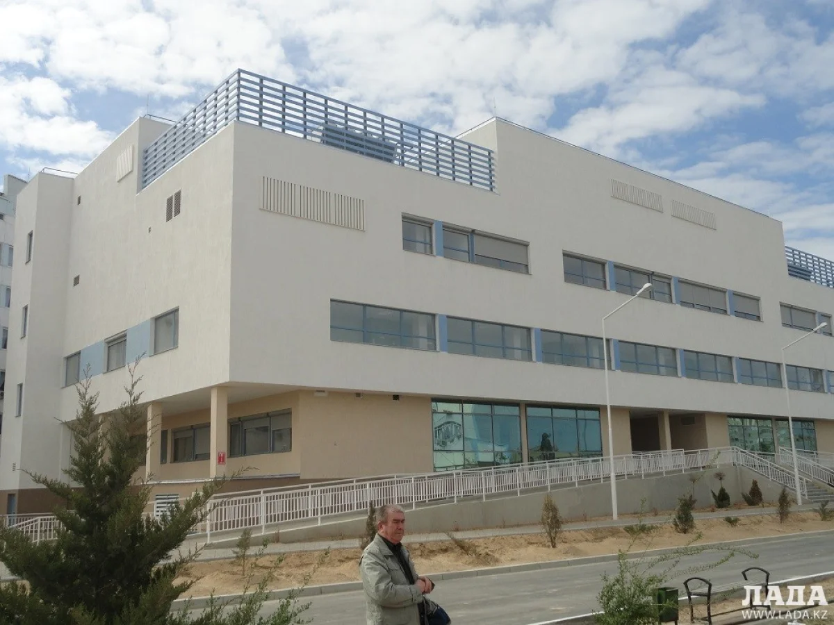 Здание Мангистауской областной больницы. Фото автора из архива