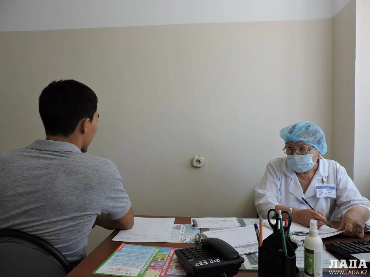Прием ведет медсестра мужского кабинета. Фото автора
