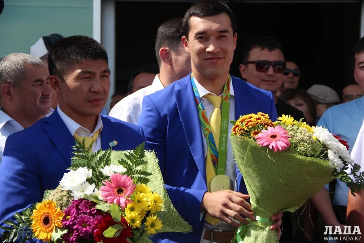 Встреча олимпийцев в аэропорту Актау