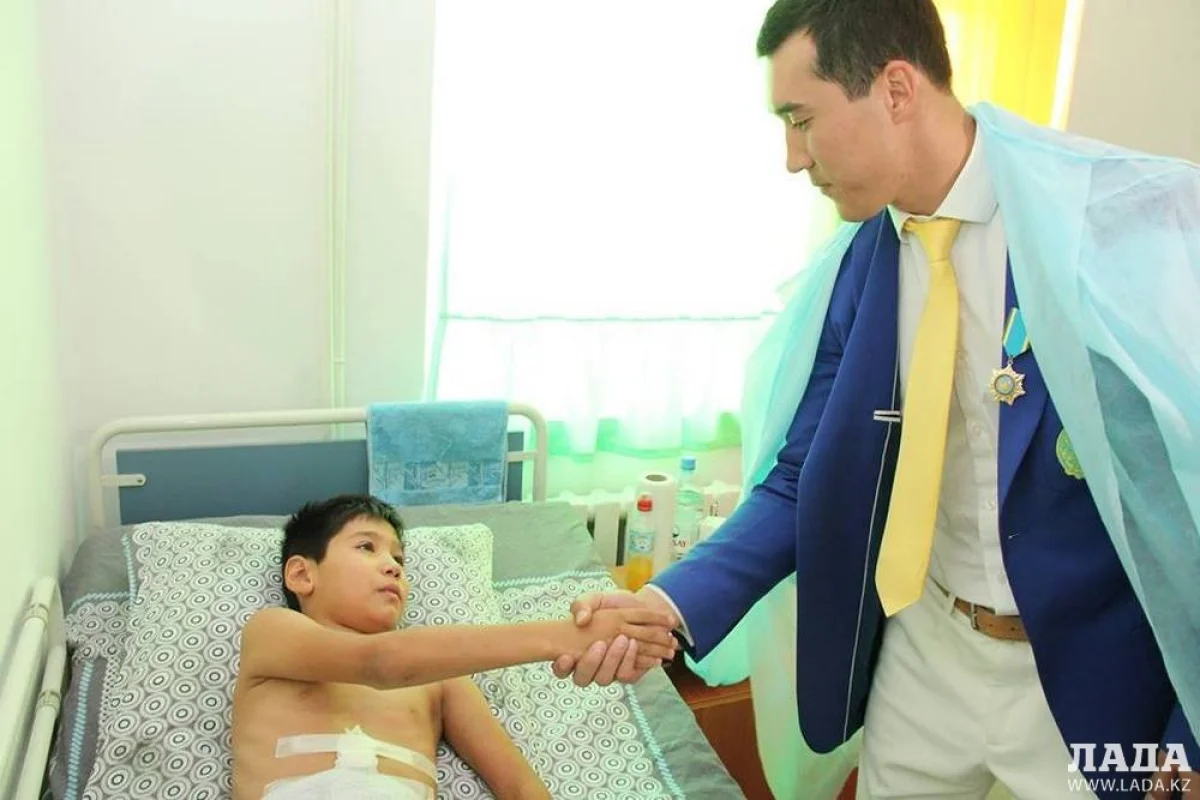 Фото пресс-службы акимата||news_pic_more|<!--TBegin--><a href="https://img.lada.kz/2016-08/1472375560_14045749_658867740937181_8288449254383211709_n.jpg" onclick="return hs.expand(this)" ><img src="https://img.lada.kz/2016-08/thumbs/1472375560_14045749_658867740937181_8288449254383211709_n.jpg" alt='Олимпийцы навестили пострадавших в ДТП на трассе Актау - Жетыбай' title='Олимпийцы навестили пострадавших в ДТП на трассе Актау - Жетыбай'  /></a><!--TEnd--><br /><!--TBegin--><a href="https://img.lada.kz/2016-08/1472375533_14095759_658867694270519_770982487741250549_n.jpg" onclick="return hs.expand(this)" ><img src="https://img.lada.kz/2016-08/thumbs/1472375533_14095759_658867694270519_770982487741250549_n.jpg" alt='Олимпийцы навестили пострадавших в ДТП на трассе Актау - Жетыбай' title='Олимпийцы навестили пострадавших в ДТП на трассе Актау - Жетыбай'  /></a><!--TEnd--><br /><!--TBegin--><a href="https://img.lada.kz/2016-08/1472375609_14100370_658867777603844_2384089706033880632_n.jpg" onclick="return hs.expand(this)" ><img src="https://img.lada.kz/2016-08/thumbs/1472375609_14100370_658867777603844_2384089706033880632_n.jpg" alt='Олимпийцы навестили пострадавших в ДТП на трассе Актау - Жетыбай' title='Олимпийцы навестили пострадавших в ДТП на трассе Актау - Жетыбай'  /></a><!--TEnd-->