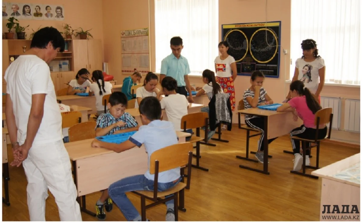 Школьники за игрой. Фото предоставлено М.Жарылгас