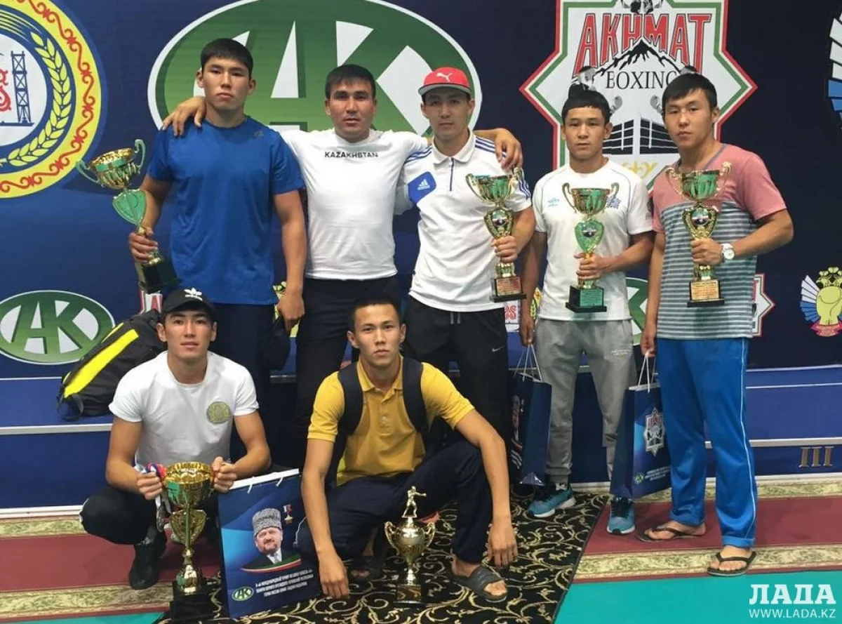 Победители международного турнира, участники сборной Казахстана. Фото предоставлено пресс-службой Федерации бокса Мангистауской области