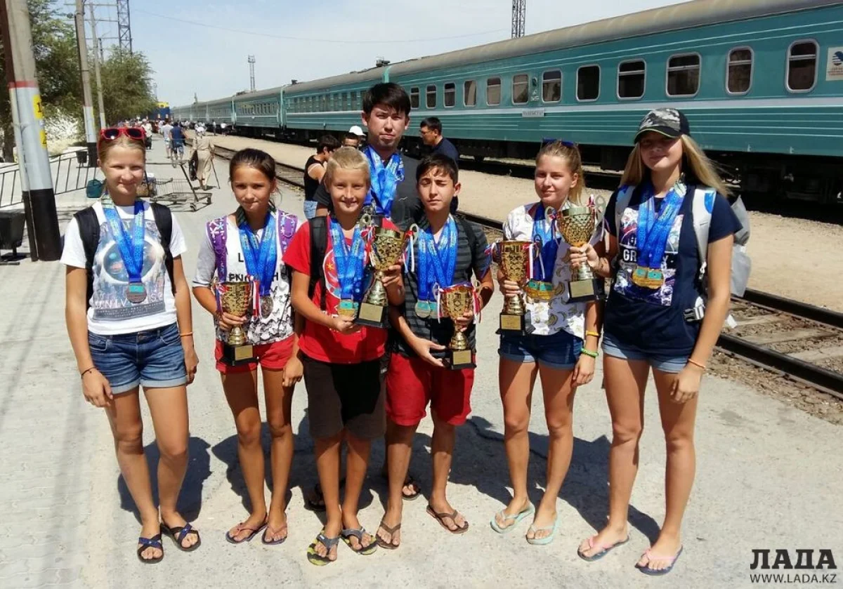 Вчера, 31 августа, победителей встретили на железнодорожном вокзале.