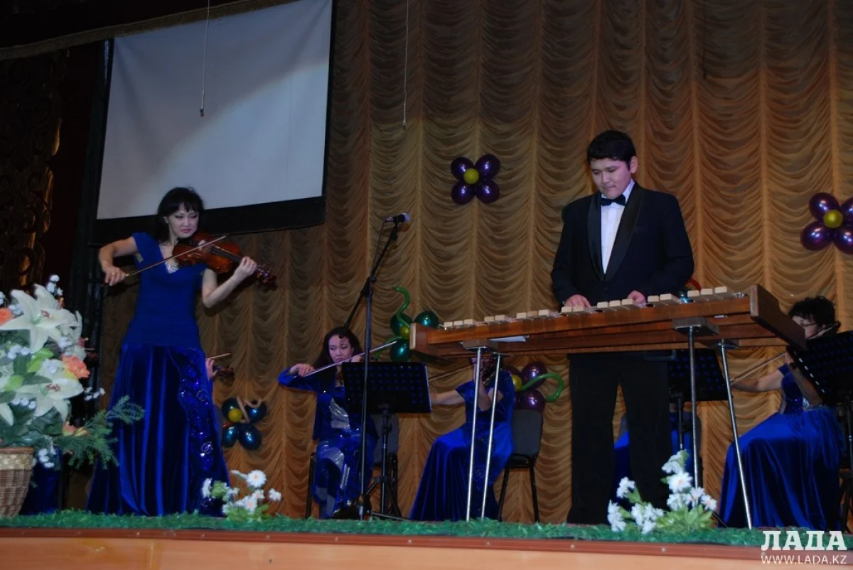 На сцене камерный ансамбль. Фото автора из архива