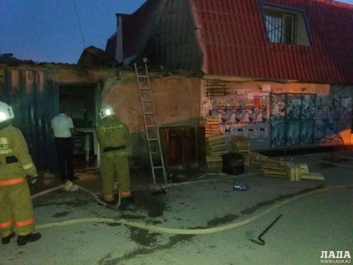 Фото автора||news_pic_more|<!--TBegin--><a href="https://img.lada.kz/2016-09/1473501804_image.jpg" onclick="return hs.expand(this)" ><img align="left" src="https://img.lada.kz/2016-09/thumbs/1473501804_image.jpg" alt='В Актау 13 пожарных тушили кухню кафе' title='В Актау 13 пожарных тушили кухню кафе'  /></a><!--TEnd-->