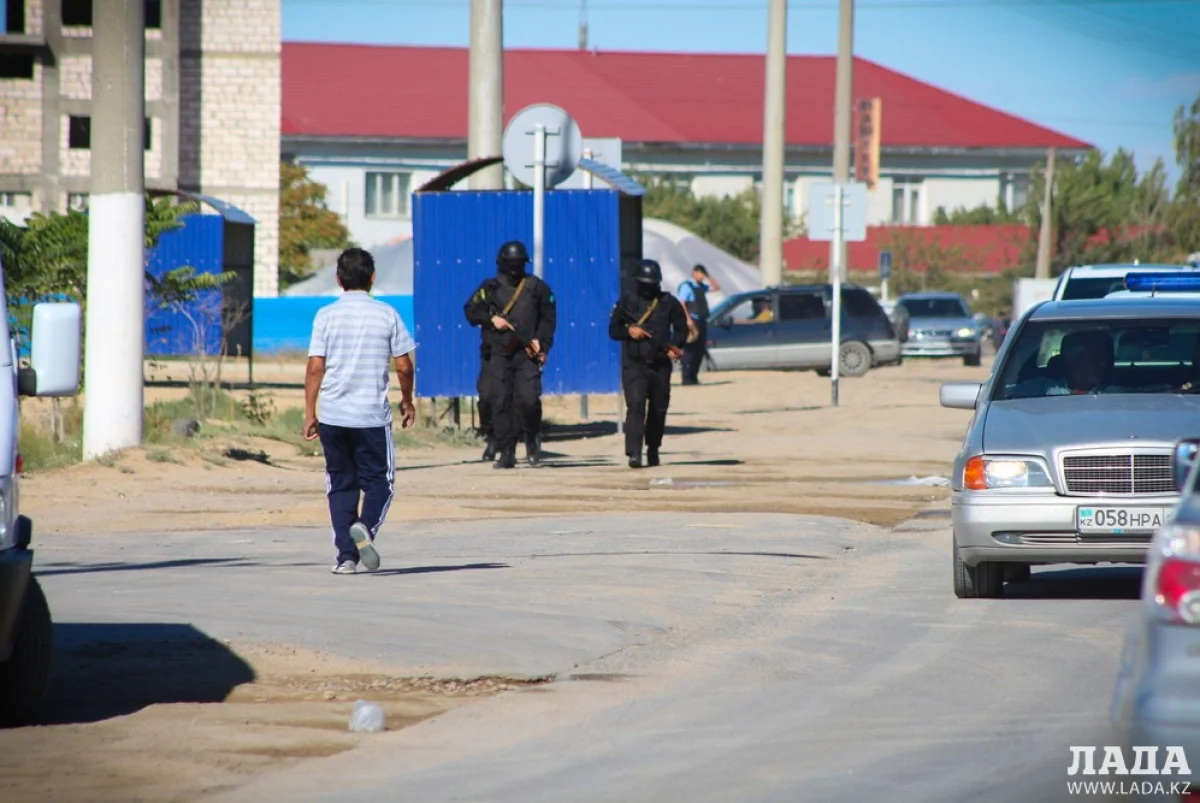Оцепление снято в 21 микрорайоне Актау||news_pic_more|<!--TBegin--><a href="https://img.lada.kz/2016-09/1473509576_img_1162.jpg" onclick="return hs.expand(this)" ><img align="left" src="https://img.lada.kz/2016-09/thumbs/1473509576_img_1162.jpg" alt='В Актау оцепили военный городок в 21 микрорайоне' title='В Актау оцепили военный городок в 21 микрорайоне'  /></a><!--TEnd--><br /><!--TBegin--><a href="https://img.lada.kz/2016-09/1473509581_img_1170.jpg" onclick="return hs.expand(this)" ><img align="left" src="https://img.lada.kz/2016-09/thumbs/1473509581_img_1170.jpg" alt='В Актау оцепили военный городок в 21 микрорайоне' title='В Актау оцепили военный городок в 21 микрорайоне'  /></a><!--TEnd--><br /><!--TBegin--><a href="https://img.lada.kz/2016-09/1473509536_img_1172.jpg" onclick="return hs.expand(this)" ><img align="left" src="https://img.lada.kz/2016-09/thumbs/1473509536_img_1172.jpg" alt='В Актау оцепили военный городок в 21 микрорайоне' title='В Актау оцепили военный городок в 21 микрорайоне'  /></a><!--TEnd--><br /><!--TBegin--><a href="https://img.lada.kz/2016-09/1473509546_img_1175.jpg" onclick="return hs.expand(this)" ><img align="left" src="https://img.lada.kz/2016-09/thumbs/1473509546_img_1175.jpg" alt='В Актау оцепили военный городок в 21 микрорайоне' title='В Актау оцепили военный городок в 21 микрорайоне'  /></a><!--TEnd--><br /><!--TBegin--><a href="https://img.lada.kz/2016-09/1473509521_img_1177.jpg" onclick="return hs.expand(this)" ><img align="left" src="https://img.lada.kz/2016-09/thumbs/1473509521_img_1177.jpg" alt='В Актау оцепили военный городок в 21 микрорайоне' title='В Актау оцепили военный городок в 21 микрорайоне'  /></a><!--TEnd--><br /><!--TBegin--><a href="https://img.lada.kz/2016-09/1473509559_img_1178.jpg" onclick="return hs.expand(this)" ><img align="left" src="https://img.lada.kz/2016-09/thumbs/1473509559_img_1178.jpg" alt='В Актау оцепили военный городок в 21 микрорайоне' title='В Актау оцепили военный городок в 21 микрорайоне'  /></a><!--TEnd--><br /><!--TBegin--><a href="https://img.lada.kz/2016-09/1473509512_img_1180.jpg" onclick="return hs.expand(this)" ><img align="left" src="https://img.lada.kz/2016-09/thumbs/1473509512_img_1180.jpg" alt='В Актау оцепили военный городок в 21 микрорайоне' title='В Актау оцепили военный городок в 21 микрорайоне'  /></a><!--TEnd-->