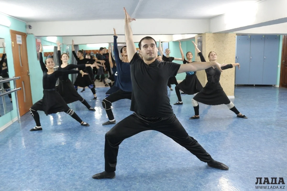 Мастер-класс в Актау. Фото Рашида Исмагилова||news_pic_more|<!--TBegin--><a href="https://img.lada.kz/2016-09/1473666549_img_0949.jpg" onclick="return hs.expand(this)" ><img align="left" src="https://img.lada.kz/2016-09/thumbs/1473666549_img_0949.jpg" alt='В Актау заслуженный артист Дагестана провел мастер-классы для ансамбля танца «Шадвал»' title='В Актау заслуженный артист Дагестана провел мастер-классы для ансамбля танца «Шадвал»'  /></a><!--TEnd--><br /><!--TBegin--><a href="https://img.lada.kz/2016-09/1473666562_img_0960.jpg" onclick="return hs.expand(this)" ><img align="left" src="https://img.lada.kz/2016-09/thumbs/1473666562_img_0960.jpg" alt='В Актау заслуженный артист Дагестана провел мастер-классы для ансамбля танца «Шадвал»' title='В Актау заслуженный артист Дагестана провел мастер-классы для ансамбля танца «Шадвал»'  /></a><!--TEnd--><br /><!--TBegin--><a href="https://img.lada.kz/2016-09/1473666574_img_0983.jpg" onclick="return hs.expand(this)" ><img align="left" src="https://img.lada.kz/2016-09/thumbs/1473666574_img_0983.jpg" alt='В Актау заслуженный артист Дагестана провел мастер-классы для ансамбля танца «Шадвал»' title='В Актау заслуженный артист Дагестана провел мастер-классы для ансамбля танца «Шадвал»'  /></a><!--TEnd-->