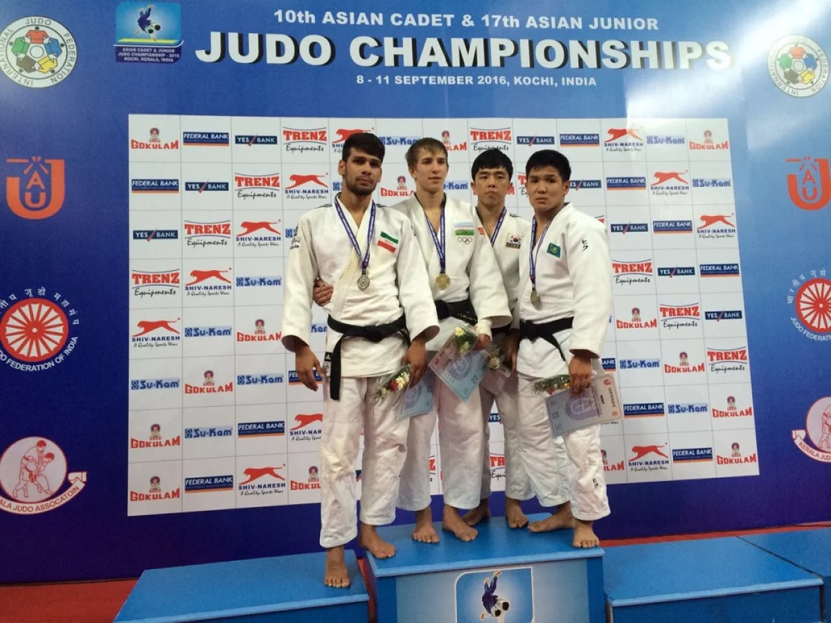 Сунгат Жубаткан - бронзовый призер чемпионата (первый справа). Фото предоставлено Ж.Коблановым