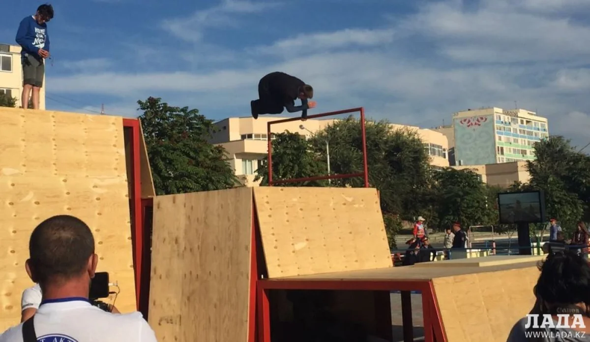 Показательные вступления по паркуру. Фото Станиславы Куцай||news_pic_more|<!--TBegin--><a href="https://img.lada.kz/2016-09/1474030561_7d233076-9f3b-450b-bcb9-9d461a84d8b1.jpg" onclick="return hs.expand(this)" ><img align="left" src="https://img.lada.kz/2016-09/thumbs/1474030561_7d233076-9f3b-450b-bcb9-9d461a84d8b1.jpg" alt='Трейсеры из трех городов Казахстана принимают участие в показательных выступлениях по паркуру в рамках «Aktau Open Fest». Прямая видеотрансляция' title='Трейсеры из трех городов Казахстана принимают участие в показательных выступлениях по паркуру в рамках «Aktau Open Fest». Прямая видеотрансляция'  /></a><!--TEnd--><br /><!--TBegin--><a href="https://img.lada.kz/2016-09/1474030568_e675080c-9632-4a9b-ab23-2d9dd088e5ae.jpg" onclick="return hs.expand(this)" ><img align="left" src="https://img.lada.kz/2016-09/thumbs/1474030568_e675080c-9632-4a9b-ab23-2d9dd088e5ae.jpg" alt='Трейсеры из трех городов Казахстана принимают участие в показательных выступлениях по паркуру в рамках «Aktau Open Fest». Прямая видеотрансляция' title='Трейсеры из трех городов Казахстана принимают участие в показательных выступлениях по паркуру в рамках «Aktau Open Fest». Прямая видеотрансляция'  /></a><!--TEnd--><br />