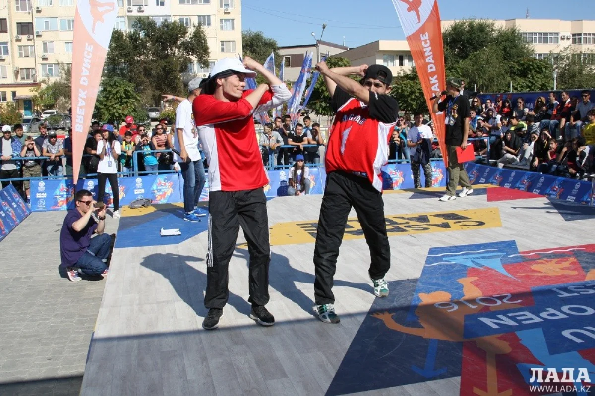 Битва би-боев в Актау||news_pic_more|<!--TBegin--><a href="https://img.lada.kz/2016-09/1474111091_4x4x1412.jpg" onclick="return hs.expand(this)" ><img align="left" src="https://img.lada.kz/2016-09/thumbs/1474111091_4x4x1412.jpg" alt='Шестнадцать лучших би-боев из четырех стран мира начали битву за главный приз «Caspian battle-2016». Прямая видеотрансляция' title='Шестнадцать лучших би-боев из четырех стран мира начали битву за главный приз «Caspian battle-2016». Прямая видеотрансляция'  /></a><!--TEnd--><br /><!--TBegin--><a href="https://img.lada.kz/2016-09/1474111066_4x4x1455.jpg" onclick="return hs.expand(this)" ><img align="left" src="https://img.lada.kz/2016-09/thumbs/1474111066_4x4x1455.jpg" alt='Шестнадцать лучших би-боев из четырех стран мира начали битву за главный приз «Caspian battle-2016». Прямая видеотрансляция' title='Шестнадцать лучших би-боев из четырех стран мира начали битву за главный приз «Caspian battle-2016». Прямая видеотрансляция'  /></a><!--TEnd-->