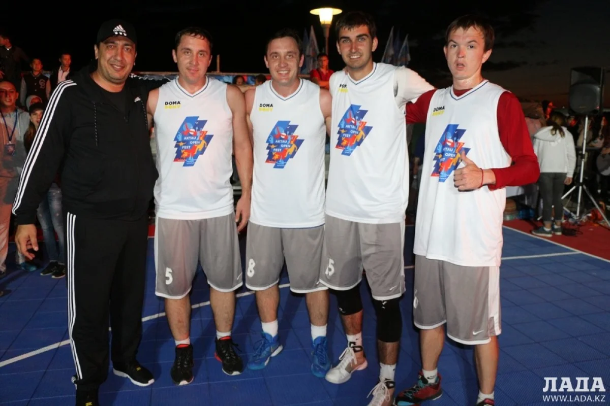 Команда «Hoops». Фото автора||news_pic_more|<!--TBegin--><a href="https://img.lada.kz/2016-09/1474127230_img_0624.jpg" onclick="return hs.expand(this)" ><img align="left" src="https://img.lada.kz/2016-09/thumbs/1474127230_img_0624.jpg" alt='Победителем в чемпионате РК по баскетболу 3х3 в рамках «Aktau Open Fest» стала команда «Hoops»' title='Победителем в чемпионате РК по баскетболу 3х3 в рамках «Aktau Open Fest» стала команда «Hoops»'  /></a><!--TEnd--><br /><!--TBegin--><a href="https://img.lada.kz/2016-09/1474127271_img_0625.jpg" onclick="return hs.expand(this)" ><img align="left" src="https://img.lada.kz/2016-09/thumbs/1474127271_img_0625.jpg" alt='Победителем в чемпионате РК по баскетболу 3х3 в рамках «Aktau Open Fest» стала команда «Hoops»' title='Победителем в чемпионате РК по баскетболу 3х3 в рамках «Aktau Open Fest» стала команда «Hoops»'  /></a><!--TEnd--><br /><!--TBegin--><a href="https://img.lada.kz/2016-09/1474127230_img_0627.jpg" onclick="return hs.expand(this)" ><img align="left" src="https://img.lada.kz/2016-09/thumbs/1474127230_img_0627.jpg" alt='Победителем в чемпионате РК по баскетболу 3х3 в рамках «Aktau Open Fest» стала команда «Hoops»' title='Победителем в чемпионате РК по баскетболу 3х3 в рамках «Aktau Open Fest» стала команда «Hoops»'  /></a><!--TEnd--><br /><!--TBegin--><a href="https://img.lada.kz/2016-09/1474127204_img_0628.jpg" onclick="return hs.expand(this)" ><img align="left" src="https://img.lada.kz/2016-09/thumbs/1474127204_img_0628.jpg" alt='Победителем в чемпионате РК по баскетболу 3х3 в рамках «Aktau Open Fest» стала команда «Hoops»' title='Победителем в чемпионате РК по баскетболу 3х3 в рамках «Aktau Open Fest» стала команда «Hoops»'  /></a><!--TEnd--><br /><!--TBegin--><a href="https://img.lada.kz/2016-09/1474127254_img_0632.jpg" onclick="return hs.expand(this)" ><img align="left" src="https://img.lada.kz/2016-09/thumbs/1474127254_img_0632.jpg" alt='Победителем в чемпионате РК по баскетболу 3х3 в рамках «Aktau Open Fest» стала команда «Hoops»' title='Победителем в чемпионате РК по баскетболу 3х3 в рамках «Aktau Open Fest» стала команда «Hoops»'  /></a><!--TEnd--><br /><!--TBegin--><a href="https://img.lada.kz/2016-09/1474127217_img_0633.jpg" onclick="return hs.expand(this)" ><img align="left" src="https://img.lada.kz/2016-09/thumbs/1474127217_img_0633.jpg" alt='Победителем в чемпионате РК по баскетболу 3х3 в рамках «Aktau Open Fest» стала команда «Hoops»' title='Победителем в чемпионате РК по баскетболу 3х3 в рамках «Aktau Open Fest» стала команда «Hoops»'  /></a><!--TEnd--><br /><!--TBegin--><a href="https://img.lada.kz/2016-09/1474127256_img_0635.jpg" onclick="return hs.expand(this)" ><img align="left" src="https://img.lada.kz/2016-09/thumbs/1474127256_img_0635.jpg" alt='Победителем в чемпионате РК по баскетболу 3х3 в рамках «Aktau Open Fest» стала команда «Hoops»' title='Победителем в чемпионате РК по баскетболу 3х3 в рамках «Aktau Open Fest» стала команда «Hoops»'  /></a><!--TEnd--><br /><!--TBegin--><a href="https://img.lada.kz/2016-09/1474127343_4x4x0360.jpg" onclick="return hs.expand(this)" ><img align="left" src="https://img.lada.kz/2016-09/thumbs/1474127343_4x4x0360.jpg" alt='Победителем в чемпионате РК по баскетболу 3х3 в рамках «Aktau Open Fest» стала команда «Hoops»' title='Победителем в чемпионате РК по баскетболу 3х3 в рамках «Aktau Open Fest» стала команда «Hoops»'  /></a><!--TEnd--><br /><!--TBegin--><a href="https://img.lada.kz/2016-09/1474127306_4x4x0363.jpg" onclick="return hs.expand(this)" ><img align="left" src="https://img.lada.kz/2016-09/thumbs/1474127306_4x4x0363.jpg" alt='Победителем в чемпионате РК по баскетболу 3х3 в рамках «Aktau Open Fest» стала команда «Hoops»' title='Победителем в чемпионате РК по баскетболу 3х3 в рамках «Aktau Open Fest» стала команда «Hoops»'  /></a><!--TEnd--><br /><!--TBegin--><a href="https://img.lada.kz/2016-09/1474127327_4x4x0365.jpg" onclick="return hs.expand(this)" ><img align="left" src="https://img.lada.kz/2016-09/thumbs/1474127327_4x4x0365.jpg" alt='Победителем в чемпионате РК по баскетболу 3х3 в рамках «Aktau Open Fest» стала команда «Hoops»' title='Победителем в чемпионате РК по баскетболу 3х3 в рамках «Aktau Open Fest» стала команда «Hoops»'  /></a><!--TEnd--><br /><!--TBegin--><a href="https://img.lada.kz/2016-09/1474127353_4x4x0376.jpg" onclick="return hs.expand(this)" ><img align="left" src="https://img.lada.kz/2016-09/thumbs/1474127353_4x4x0376.jpg" alt='Победителем в чемпионате РК по баскетболу 3х3 в рамках «Aktau Open Fest» стала команда «Hoops»' title='Победителем в чемпионате РК по баскетболу 3х3 в рамках «Aktau Open Fest» стала команда «Hoops»'  /></a><!--TEnd--><br /><!--TBegin--><a href="https://img.lada.kz/2016-09/1474127300_4x4x0518.jpg" onclick="return hs.expand(this)" ><img align="left" src="https://img.lada.kz/2016-09/thumbs/1474127300_4x4x0518.jpg" alt='Победителем в чемпионате РК по баскетболу 3х3 в рамках «Aktau Open Fest» стала команда «Hoops»' title='Победителем в чемпионате РК по баскетболу 3х3 в рамках «Aktau Open Fest» стала команда «Hoops»'  /></a><!--TEnd--><br /><!--TBegin--><a href="https://img.lada.kz/2016-09/1474127316_glavnaya.jpg" onclick="return hs.expand(this)" ><img align="left" src="https://img.lada.kz/2016-09/thumbs/1474127316_glavnaya.jpg" alt='Победителем в чемпионате РК по баскетболу 3х3 в рамках «Aktau Open Fest» стала команда «Hoops»' title='Победителем в чемпионате РК по баскетболу 3х3 в рамках «Aktau Open Fest» стала команда «Hoops»'  /></a><!--TEnd-->