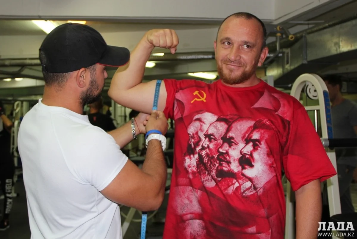 Снимаем размеры бицепса. Фото автора