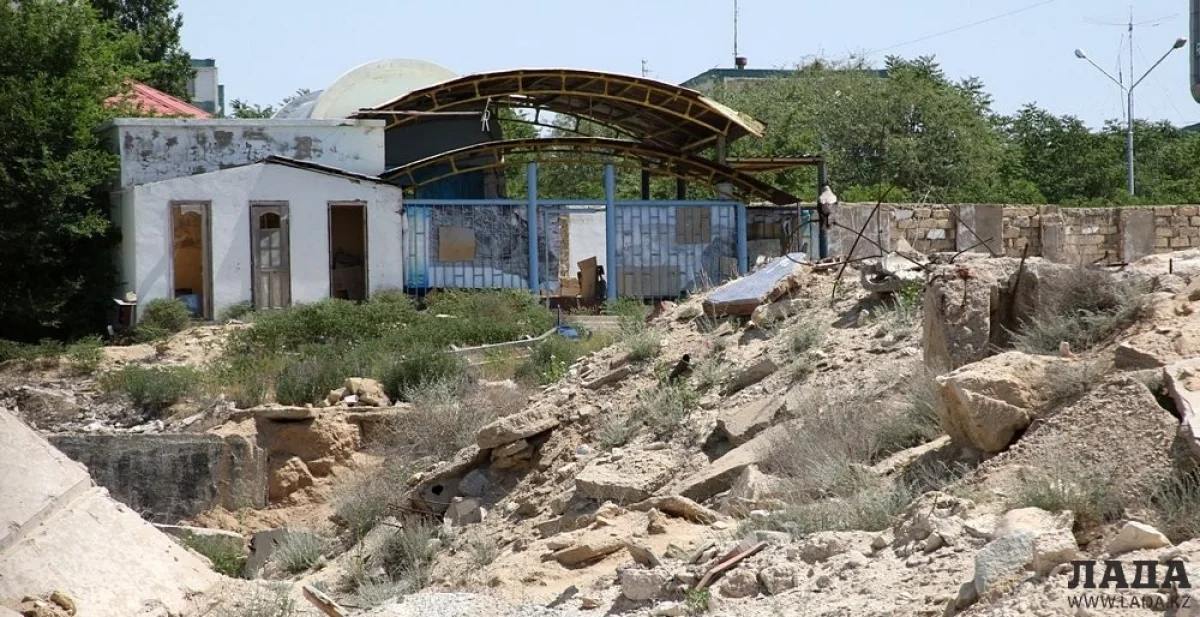 Территория бывшего аквапарка в Актау