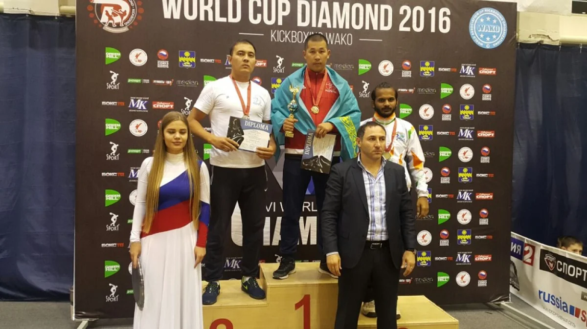 На высшей ступени пьедестала почета Жубаткан Сайынов. Фото предоставлено Е.Селиковым