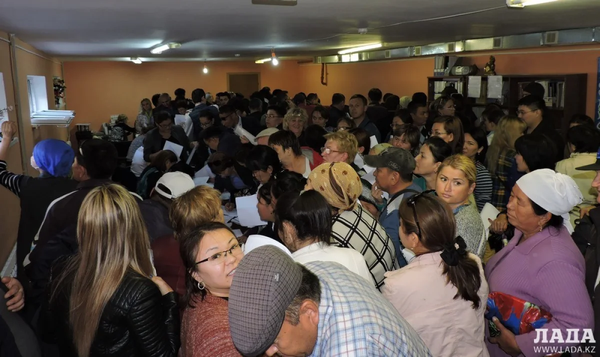 В отделе занятости образовалась очередь. Фото автора