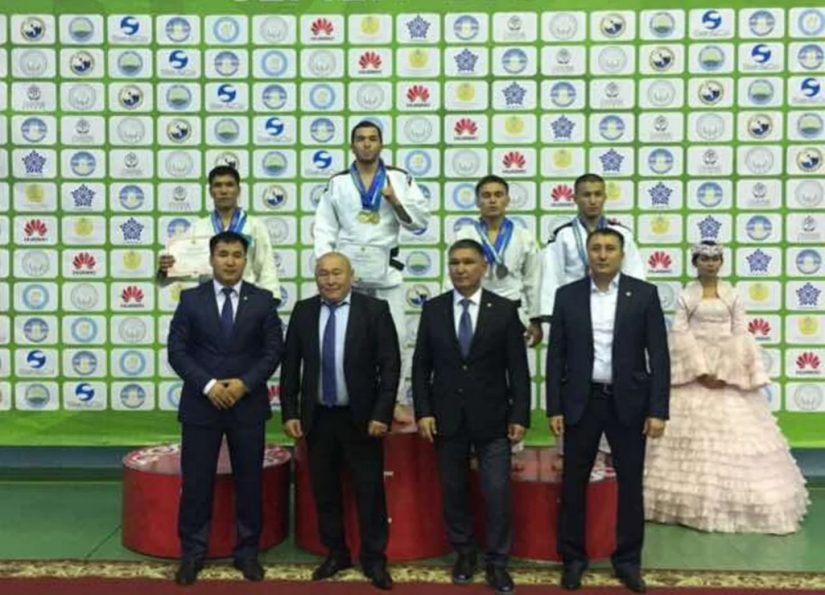 На высшей ступени пьедестала Амирбек Женисов. Фото предоставлено Ж.Кобылановым