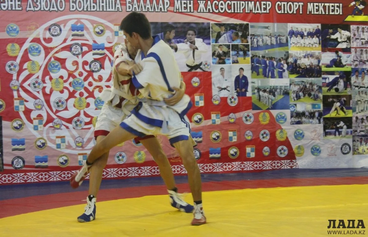 Поединки палуанов. Фото автора