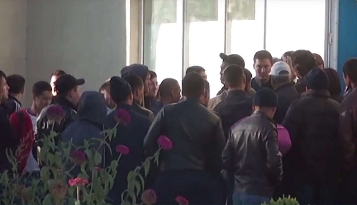 Обманутые жители Кызылорды. Кадр с видео телеканала &quot;Хабар&quot;