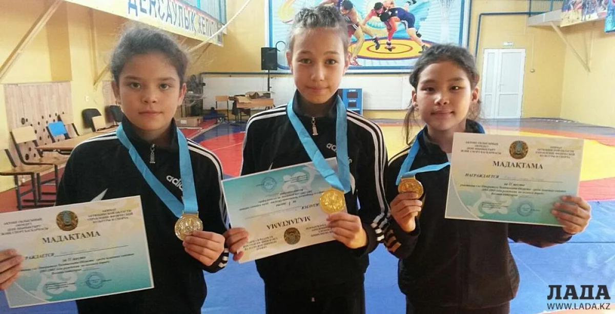 Победительницы турнира в Актобе. Фото предоставлено Александром Мухалевым||news_pic_more|<div align="center"><!--TBegin--><a href="https://img.lada.kz/2016-10/1476694441_1.jpg" onclick="return hs.expand(this)" ><img src="https://img.lada.kz/2016-10/thumbs/1476694441_1.jpg" alt='Юные спортсменки из Актау заняли призовые места на международном турнире по вольной борьбе' title='Юные спортсменки из Актау заняли призовые места на международном турнире по вольной борьбе'  /></a><!--TEnd--></div><br /><div align="center"><!--TBegin--><a href="https://img.lada.kz/2016-10/1476694477_2.jpg" onclick="return hs.expand(this)" ><img src="https://img.lada.kz/2016-10/thumbs/1476694477_2.jpg" alt='Юные спортсменки из Актау заняли призовые места на международном турнире по вольной борьбе' title='Юные спортсменки из Актау заняли призовые места на международном турнире по вольной борьбе'  /></a><!--TEnd--></div><br /><div align="center"><!--TBegin--><a href="https://img.lada.kz/2016-10/1476694473_3.jpg" onclick="return hs.expand(this)" ><img src="https://img.lada.kz/2016-10/thumbs/1476694473_3.jpg" alt='Юные спортсменки из Актау заняли призовые места на международном турнире по вольной борьбе' title='Юные спортсменки из Актау заняли призовые места на международном турнире по вольной борьбе'  /></a><!--TEnd--></div><br /><div align="center"><!--TBegin--><a href="https://img.lada.kz/2016-10/1476694475_4.jpg" onclick="return hs.expand(this)" ><img src="https://img.lada.kz/2016-10/thumbs/1476694475_4.jpg" alt='Юные спортсменки из Актау заняли призовые места на международном турнире по вольной борьбе' title='Юные спортсменки из Актау заняли призовые места на международном турнире по вольной борьбе'  /></a><!--TEnd--></div>