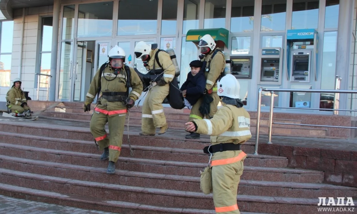 Эвакуация пострадавшего. Фото автора