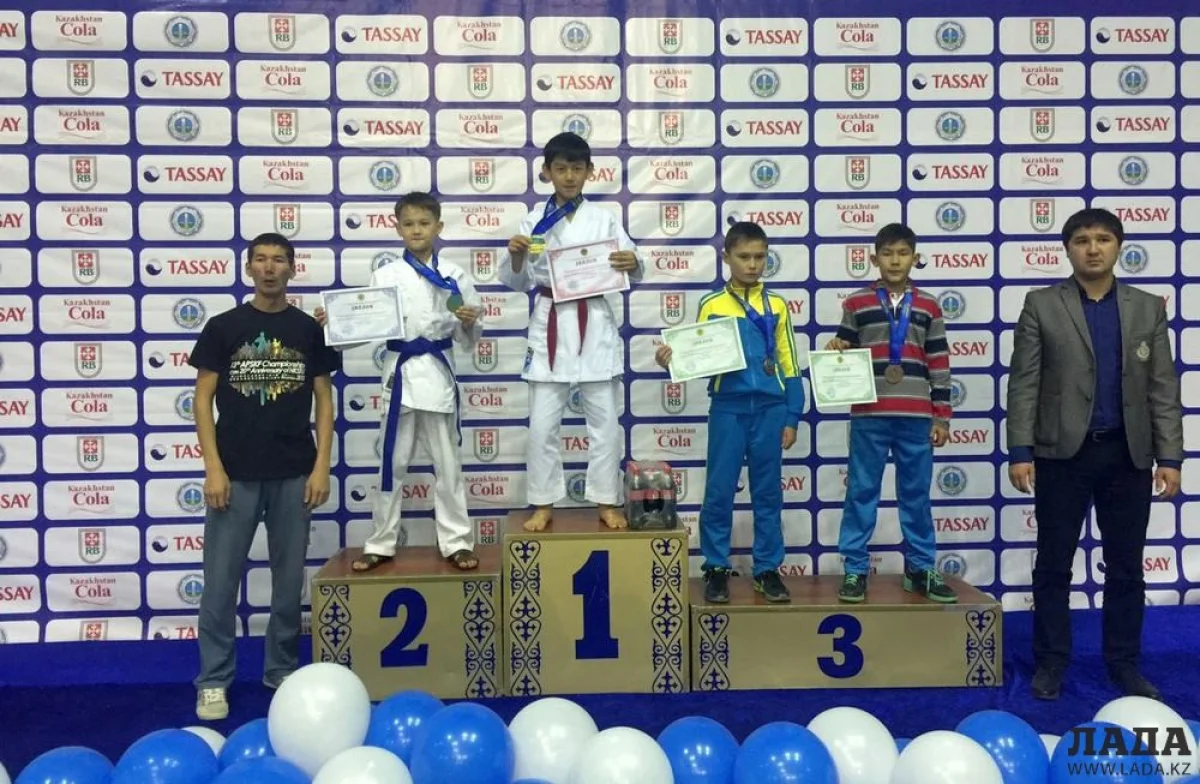 На первой ступени пьедестала Дулат Сансызбай