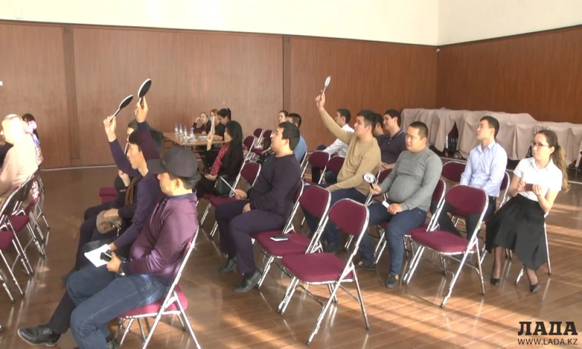 В каждом лоте принимали участие минимум - четыре, максимум - девять человек