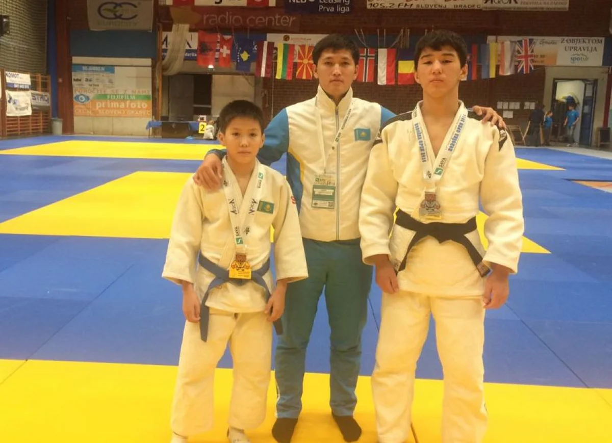 Нурсултан Манарбекулы (слева), Жомарт Кобланов и Нурбек Куанышулы. Фото предоставлено ДЮСШ &quot;Жастар&quot;