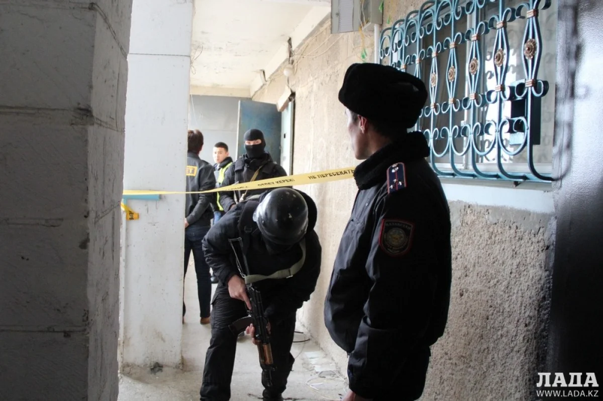 Фото автора||news_pic_more|<!--colorstart:#3333FF--><span style="color:#3333FF"><!--/colorstart-->ПРОДОЛЖЕНИЕ: <!--colorend--></span><!--/colorend--> <a href="https://www.lada.kz/aktau_news/incidents/43785-press-sluzhba-dvd-mangistau-ugrozhavshego-strelboy-muzhchinu-otpravili-v-psihiatricheskiy-dispanser.html" >Пресс-служба ДВД Мангистау: Угрожавшего стрельбой в детском саду мужчину направили в психиатрический диспансер</a>