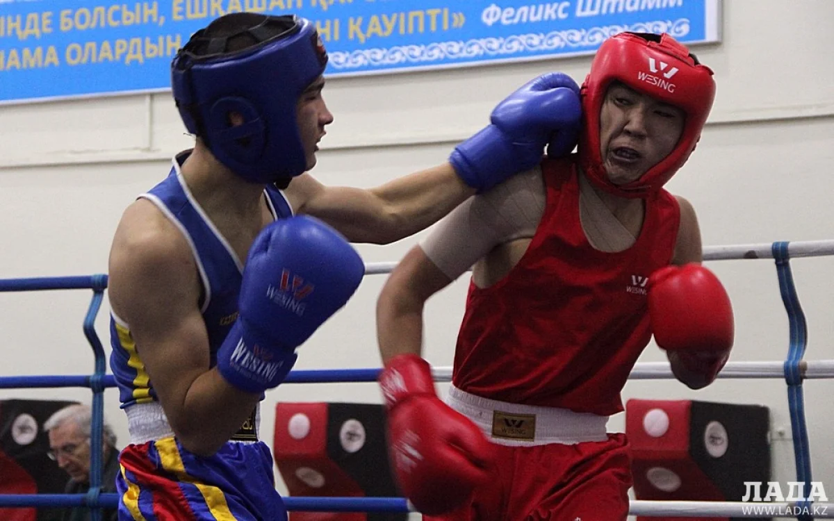 Финальный поединок в весовой категории до 60 килограммов. Фото автора