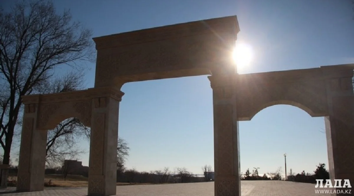 Вход в парк Акбота