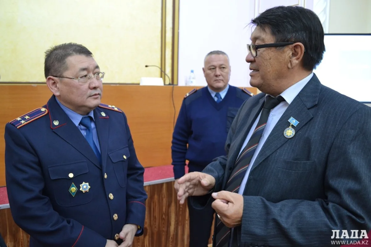 А.Халмурадов на встрече с жителями Каракиянского района. Фото предоставлено МПС