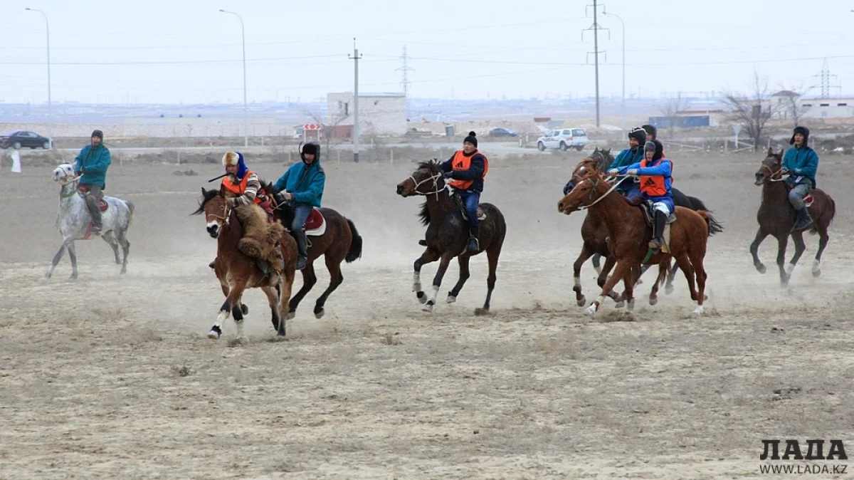 Кокпар - симбиоз скачек, борьбы и игры. Фото Ольги Ярославской