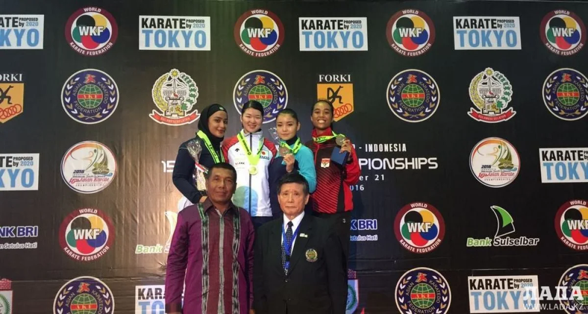 Фарида Кестен вторая справа