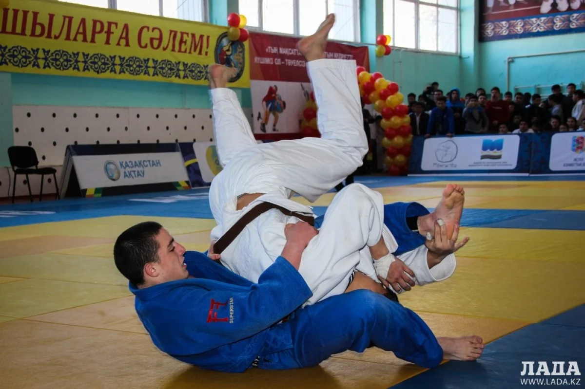 На татами 16-летние дзюдоисты. Фото организаторов турнира