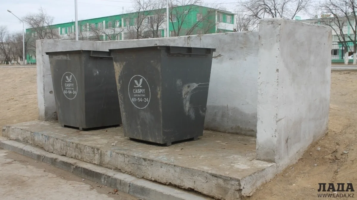 Новые мусорные контейнеры в 1 микрорайоне. Фото автора